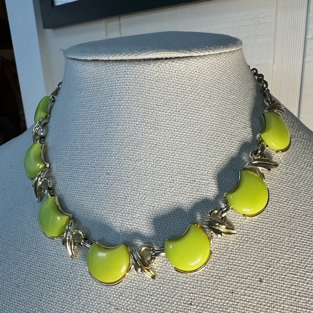 Lemon Meringue Thermoset Necklace - Picture 2 of 5